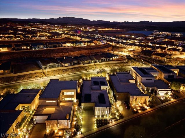 16 Canyon Shores Place, Henderson, NV 89011