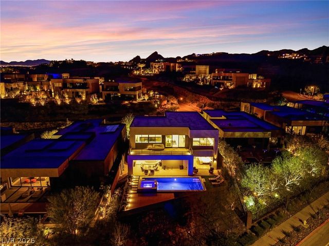 16 Canyon Shores Place, Henderson, NV 89011