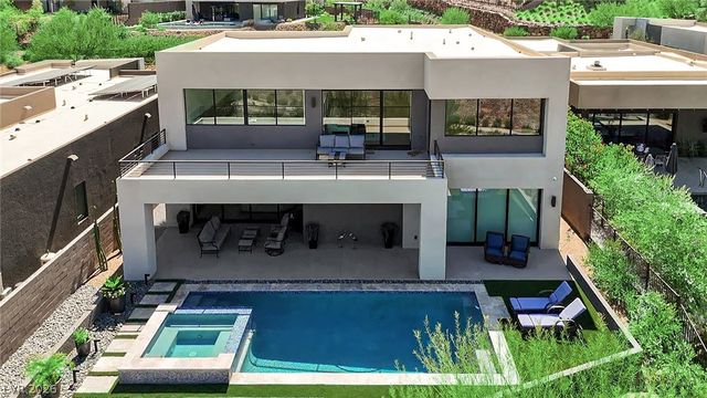 16 Canyon Shores Place, Henderson, NV 89011