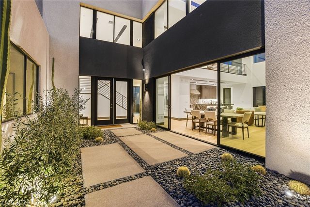 16 Canyon Shores Place, Henderson, NV 89011