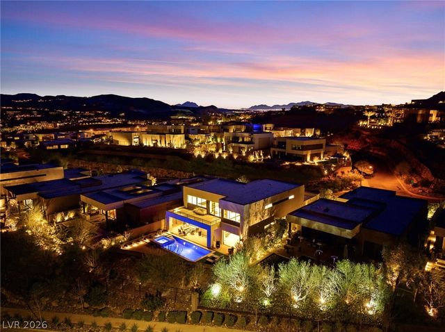 16 Canyon Shores Place, Henderson, NV 89011