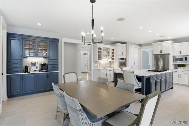 18 Woodthrush Trail, Orchard Park, NY 14127