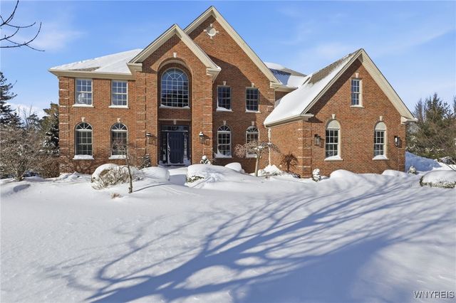 18 Woodthrush Trail, Orchard Park, NY 14127