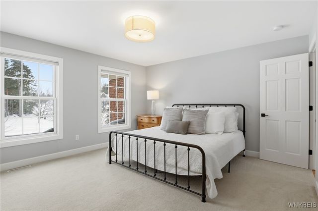 18 Woodthrush Trail, Orchard Park, NY 14127