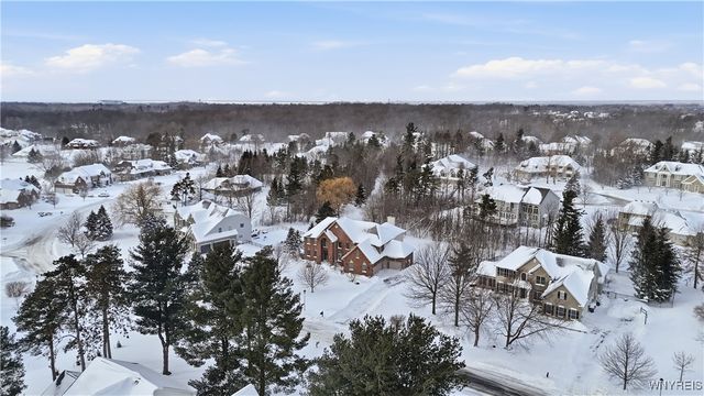 18 Woodthrush Trail, Orchard Park, NY 14127