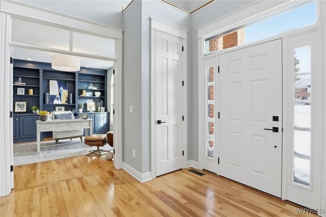 18 Woodthrush Trail, Orchard Park, NY 14127