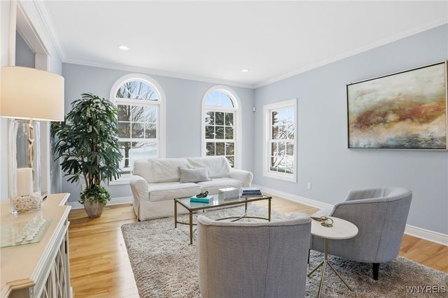 18 Woodthrush Trail, Orchard Park, NY 14127