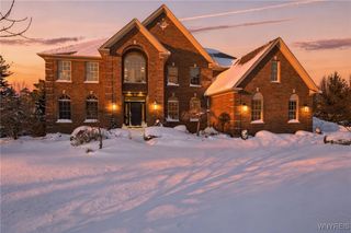 18 Woodthrush Trail, Orchard Park, NY 14127