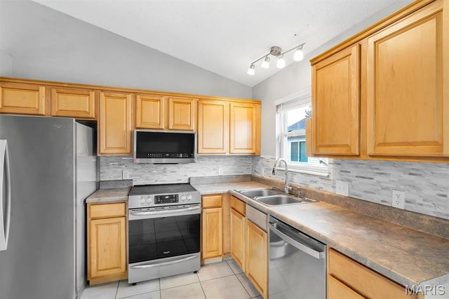 145 Glenbarr Court, Valley Park, MO 63088