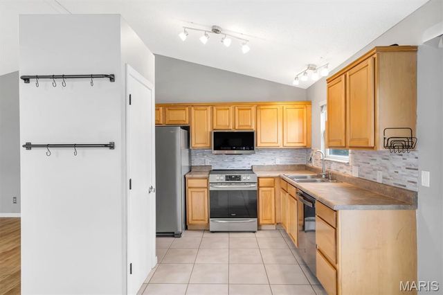 145 Glenbarr Court, Valley Park, MO 63088