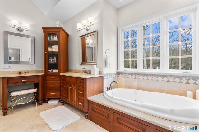 51 Elderslie Lane, Woodbridge, CT 06525