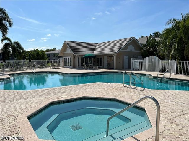 859 Tanbark DR 105, Naples, FL 34108