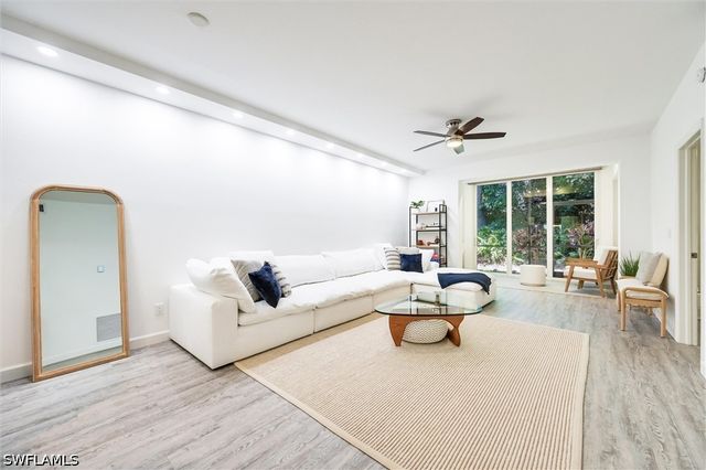 859 Tanbark DR 105, Naples, FL 34108