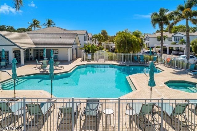 859 Tanbark DR 105, Naples, FL 34108