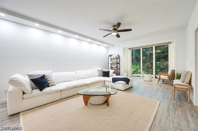 859 Tanbark DR 105, Naples, FL 34108