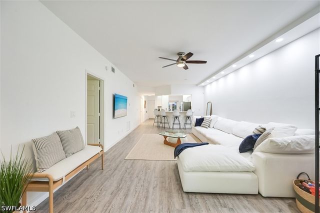 859 Tanbark DR 105, Naples, FL 34108