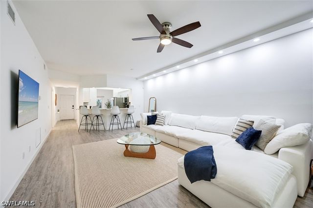 859 Tanbark DR 105, Naples, FL 34108