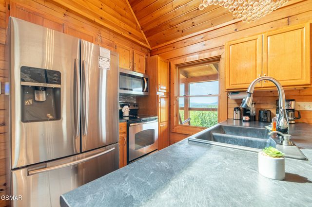 934 Buck Way, Sevierville, TN 37876