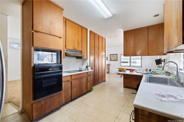 4570 Ahuli Place, Honolulu, HI 96816