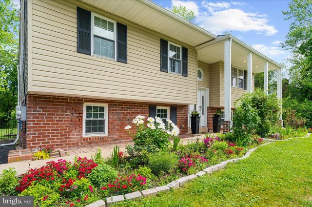 1249 W EVERGREEN DR, Phoenixville, PA 19460