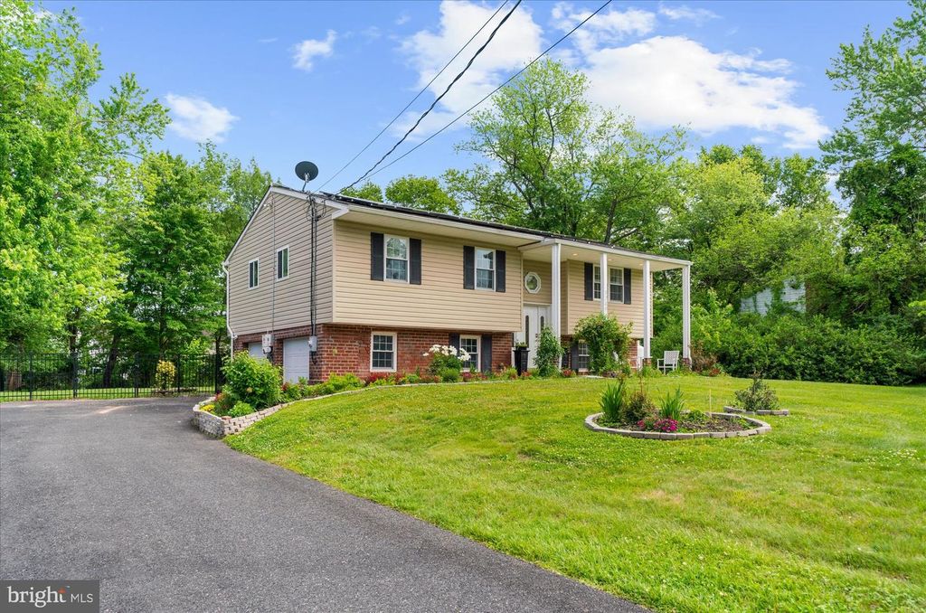 1249 W EVERGREEN DR, Phoenixville, PA 19460