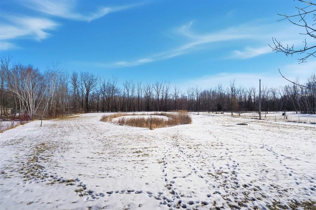 882 LILAC ROAD, Little Suamico, WI 54141