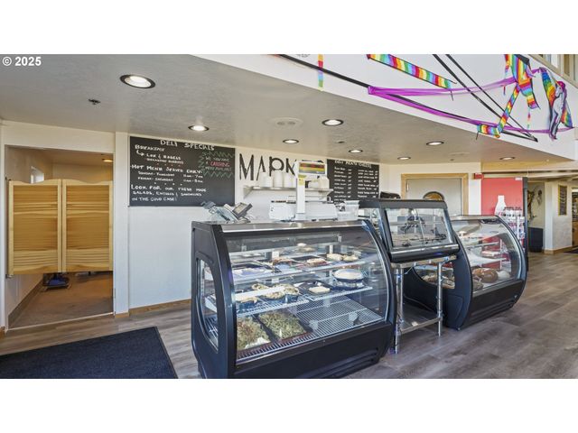 88416 1ST Ave 101, Florence, OR 97439