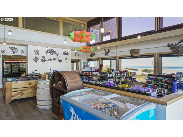 88416 1ST Ave 101, Florence, OR 97439