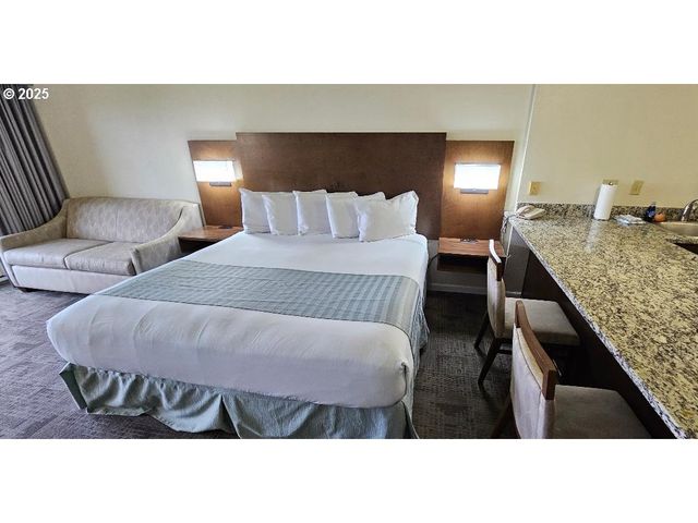 88416 1ST Ave 101, Florence, OR 97439