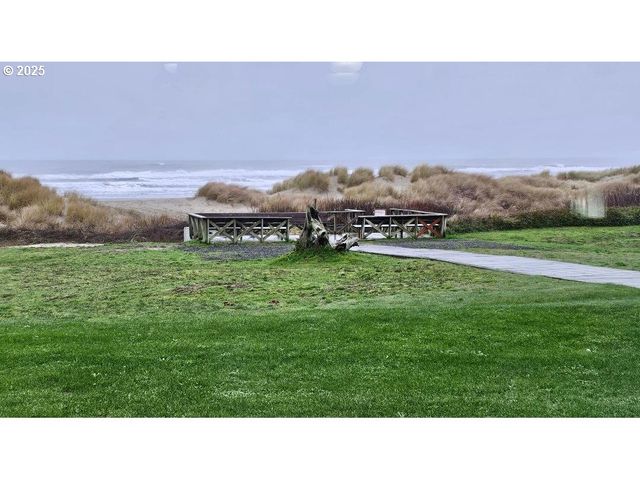 88416 1ST Ave 101, Florence, OR 97439