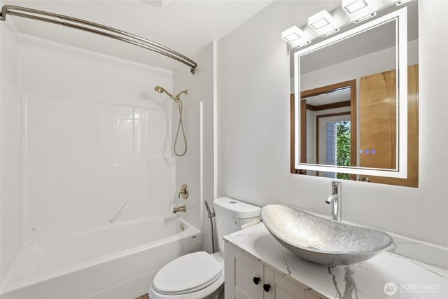 4820 W Tapps Drive E, Lake Tapps, WA 98391