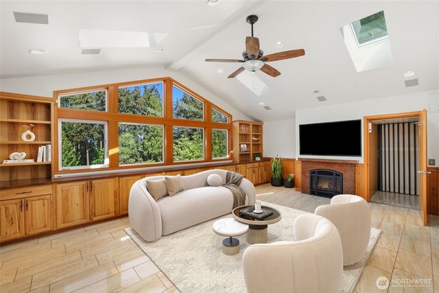 4820 W Tapps Drive E, Lake Tapps, WA 98391
