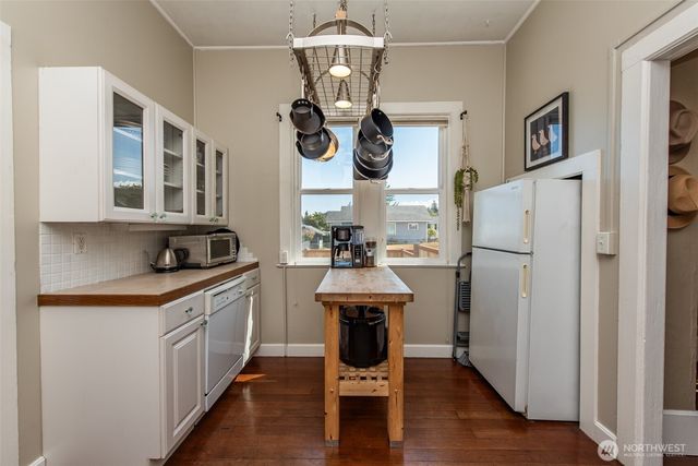 233 E 9th St, Port Angeles, WA 98362