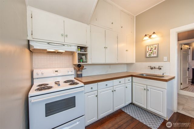 233 E 9th St, Port Angeles, WA 98362