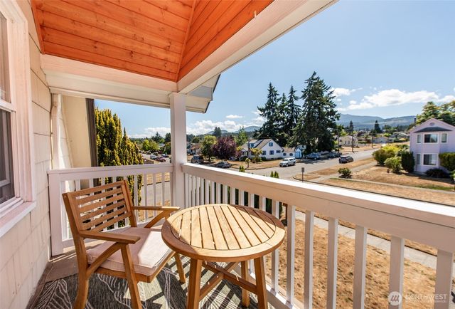 233 E 9th St, Port Angeles, WA 98362