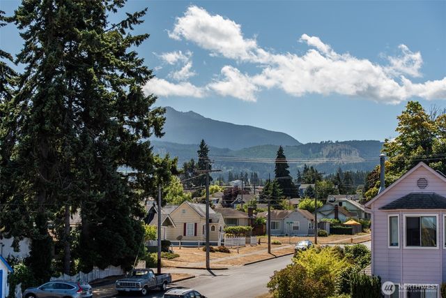 233 E 9th St, Port Angeles, WA 98362