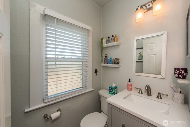 233 E 9th St, Port Angeles, WA 98362