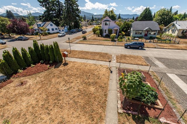 233 E 9th St, Port Angeles, WA 98362