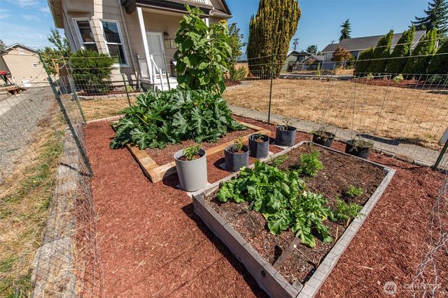 233 E 9th St, Port Angeles, WA 98362