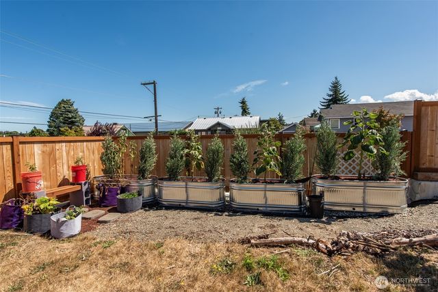 233 E 9th St, Port Angeles, WA 98362
