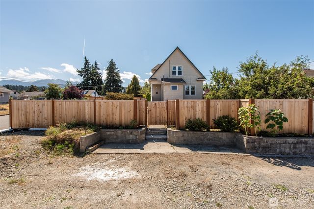 233 E 9th St, Port Angeles, WA 98362