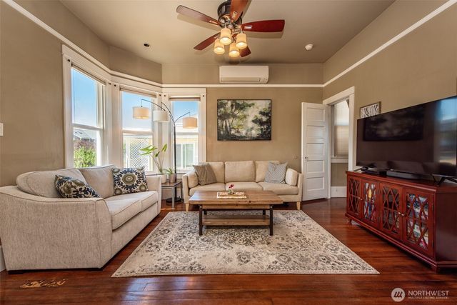 233 E 9th St, Port Angeles, WA 98362