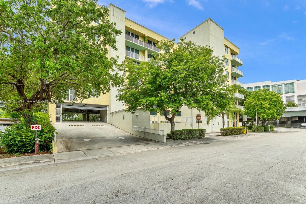 1350 NW 8th Court 207, Miami, FL 33136