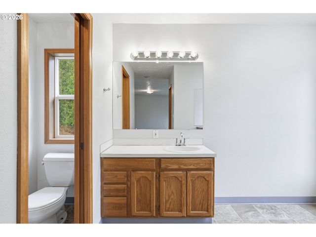 18370 S MATTHEW Ct, Oregon City, OR 97045