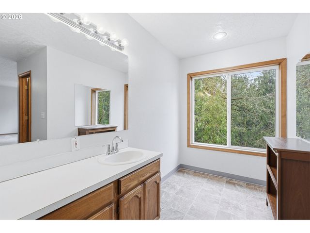 18370 S MATTHEW Ct, Oregon City, OR 97045