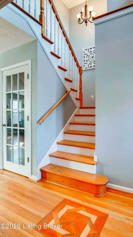 6102 Hunters Point Ct, Louisville, KY 40216