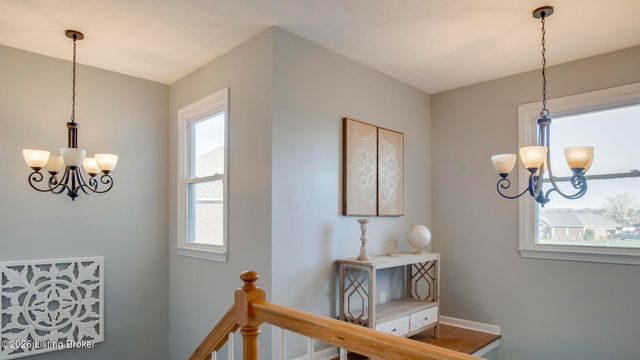 6102 Hunters Point Ct, Louisville, KY 40216