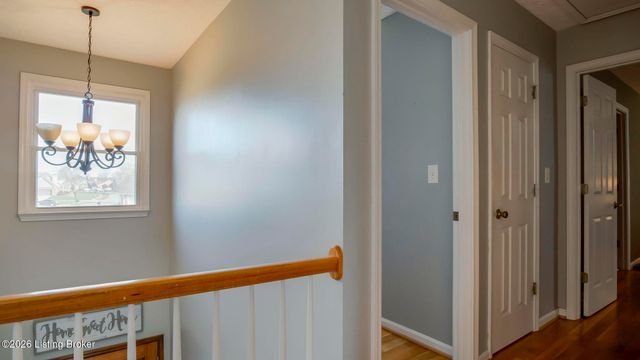 6102 Hunters Point Ct, Louisville, KY 40216