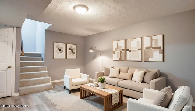 6102 Hunters Point Ct, Louisville, KY 40216