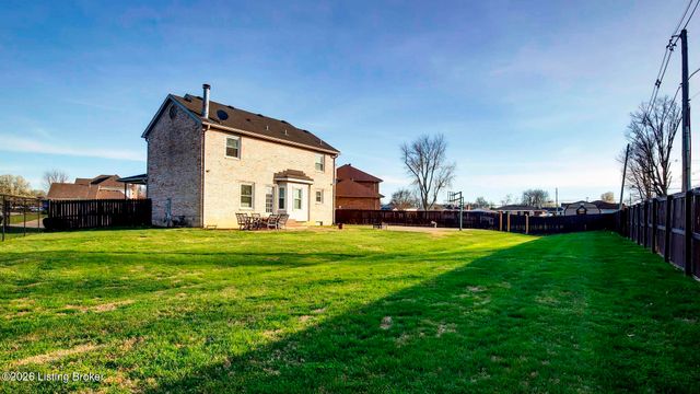 6102 Hunters Point Ct, Louisville, KY 40216